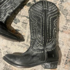 LIKE NEW Frye Billy stud boot size 7